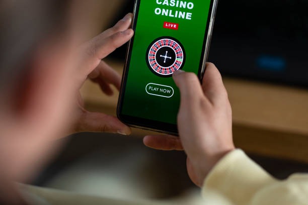 Live roulette on saldoku777 — HD broadcast with physical wheel spin Live roulette wheel at saldoku777 with professional dealer and HD camera